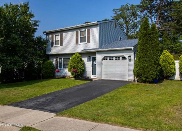 Property at 815 Constitution Dr, Brick, NJ 08724, 3 beds, 1.5 baths