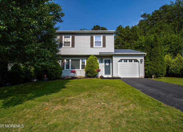 Property at 815 Constitution Dr, Brick, NJ 08724, 3 beds, 1.5 baths