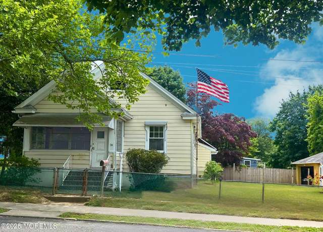 Property at 36 Navesink Ave, Atlantic Highlands, NJ 07716, 4 beds, 2 baths