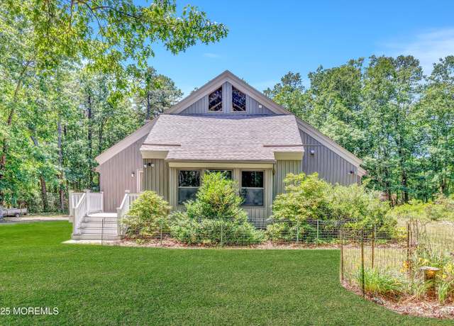 Property at 538 Perrineville Rd, Jackson, NJ 08527, 3 beds, 3 baths