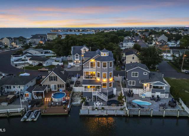 Property at 3158 Windsor Ave, Toms River, NJ 08753, 5 beds, 4 baths