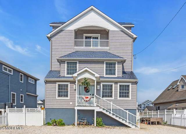 Property at 3158 Windsor Ave, Toms River, NJ 08753, 5 beds, 4 baths