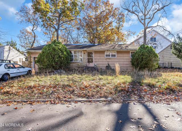 Property at 126 14th St, Lakewood, NJ 08701, 3 beds, 1.5 baths