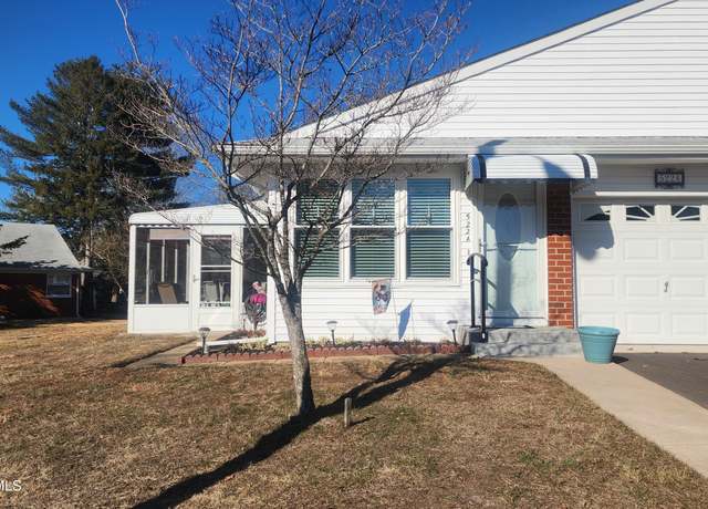 Property at 522 Lilac Ln Unit A, Whiting, NJ 08759, 2 beds, 1 bath