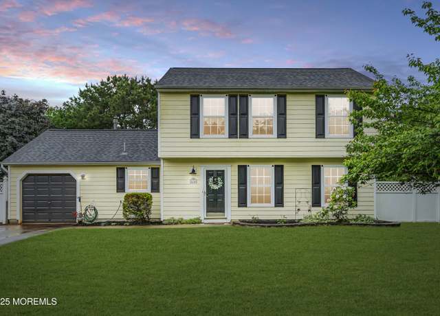 Property at 810 Blenheim Dr, Brick, NJ 08724, 3 beds, 1.5 baths