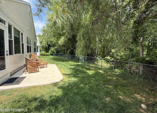 Property at 44 Sleepy Hollow Dr, Brick, NJ 08724, 2 beds, 2 baths