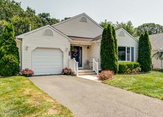 Property at 44 Sleepy Hollow Dr, Brick, NJ 08724, 2 beds, 2 baths