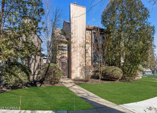 Property at 102 Diamond Ln, Old Bridge, NJ 08857, 2 beds, 2.5 baths