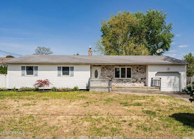 Property at 833 6th Ave, Toms River, NJ 08757, 3 beds, 2.5 baths