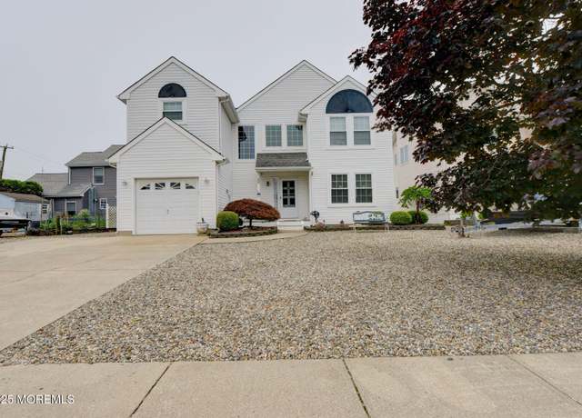 Property at 32 Toppinglift Dr, Bayville, NJ 08721, 4 beds, 2.5 baths