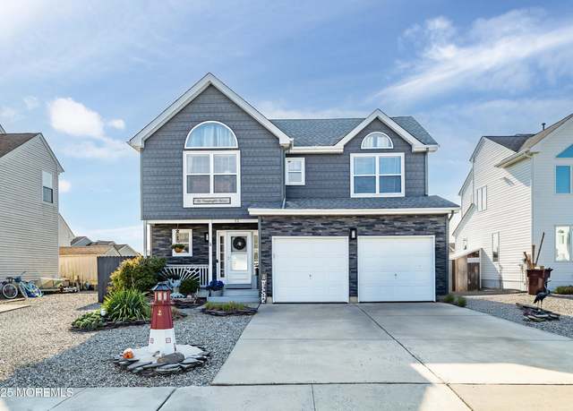 Property at 22 Toppinglift Dr, Bayville, NJ 08721, 3 beds, 2.5 baths
