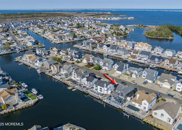 Property at 22 Toppinglift Dr, Bayville, NJ 08721, 3 beds, 2.5 baths