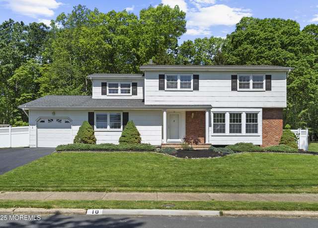 Property at 10 Pepperidge Rd, Howell, NJ 07731, 5 beds, 2.5 baths