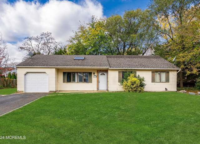 Property at 1186 Manor Dr, Lakewood, NJ 08701, 3 beds, 1 bath