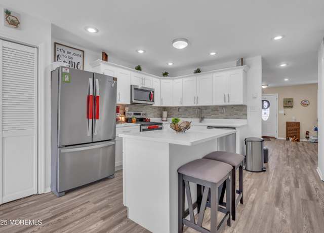 Property at 162B Parkway Dr #1000, Freehold, NJ 07728, 2 beds, 1 bath