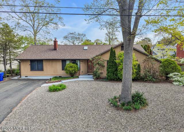 Property at 456 Bay Oak Dr, Brick, NJ 08723, 4 beds, 3 baths