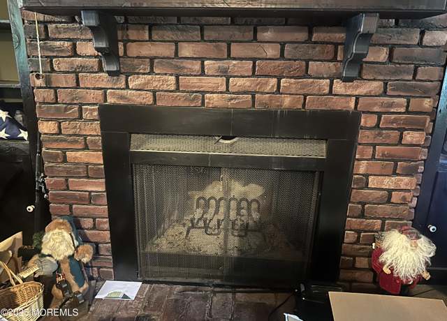 Property at 215 Huxley Dr, Brick, NJ 08723, 3 beds, 1 bath