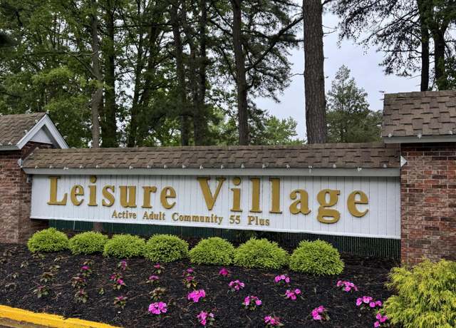 Property at 472B Thornbury Ct, Lakewood, NJ 08701, 1 bed, 1 bath
