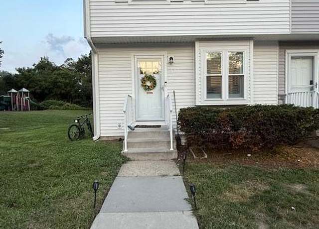 Property at 52 Renee Ct, Jackson, NJ 08527, 2 beds, 1.5 baths