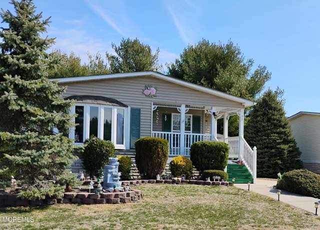 Property at 53 Pine Ridge Blvd, Whiting, NJ 08759, 2 beds, 2 baths