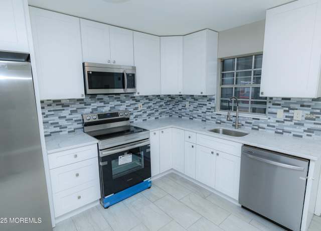 Property at 70 Dorchester Dr, Lakewood, NJ 08701, 2 beds, 2 baths