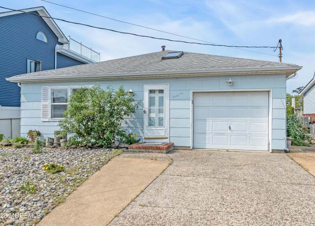 Property at 21 Clearwater Way, Toms River, NJ 08753, 3 beds, 2 baths