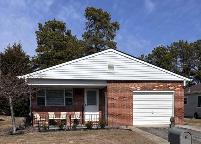 Property at 12 Dawn Way, Toms River, NJ 08757, 2 beds, 1.5 baths