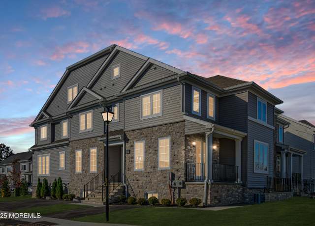 Property at 14 Blue River Way, Lakewood, NJ 08701, 5 beds, 3.5 baths