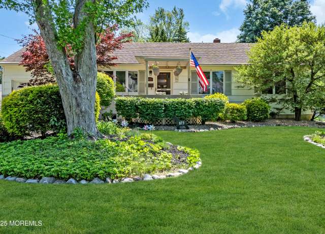 Property at 873 Roundtree Dr, Toms River, NJ 08753, 3 beds, 2.5 baths