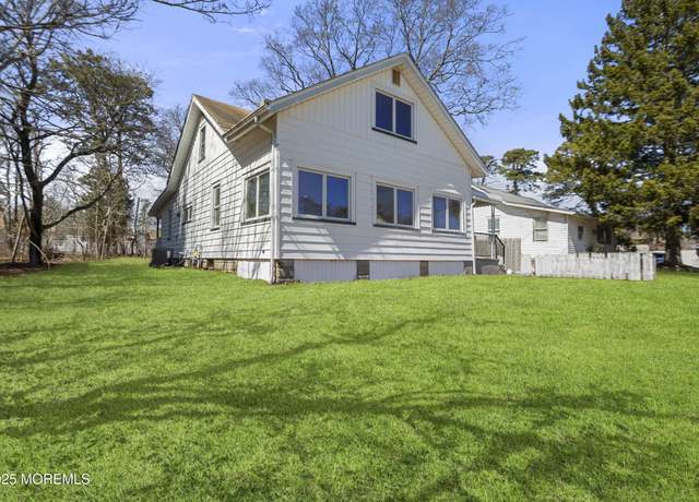 Property at 408 Arlington Ave N, Bayville, NJ 08721, 4 beds, 2 baths