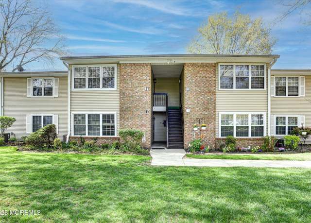 Property at 13 Boxwood Ter, Red Bank, NJ 07701, 2 beds, 2 baths