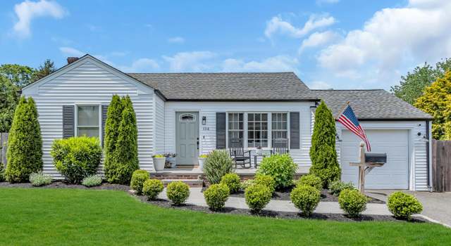 Photo of 154 10th St, Belford, NJ 07718