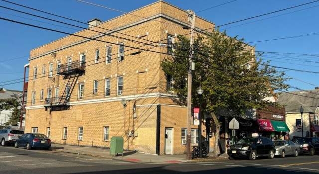 Photo of 322 Smith St, Perth Amboy, NJ 08861