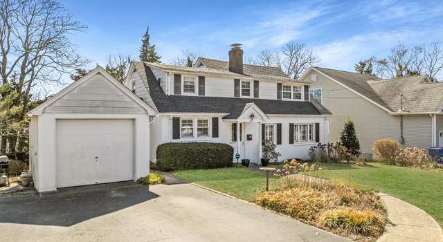 Photo of 43 Point O Woods Dr, Toms River, NJ 08753