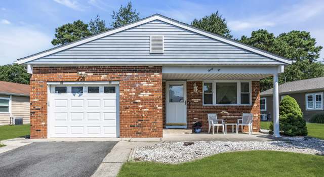 Photo of 32 Paradise Blvd, Toms River, NJ 08757