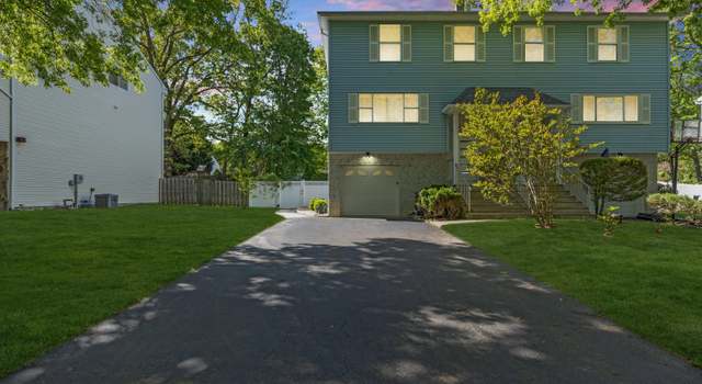 Photo of 31 Dortmunder Dr, Manalapan, NJ 07726