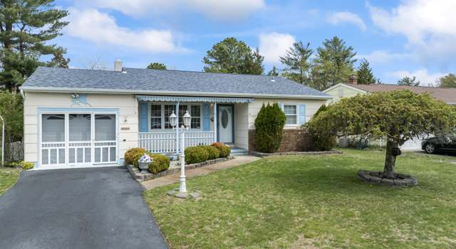 Photo of 859 Edgebrook Dr N, Toms River, NJ 08757