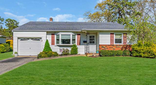 Photo of 5 Oxford Dr, Toms River, NJ 08757
