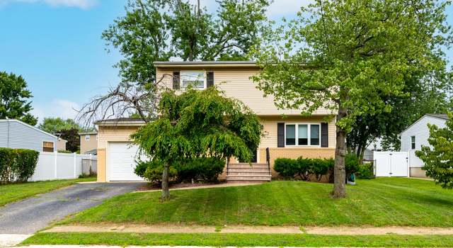 Photo of 34 Dartmouth Dr, Hazlet, NJ 07730