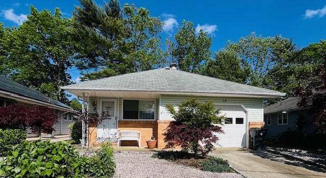 Photo of 15 Mount Logan Ln, Toms River, NJ 08753