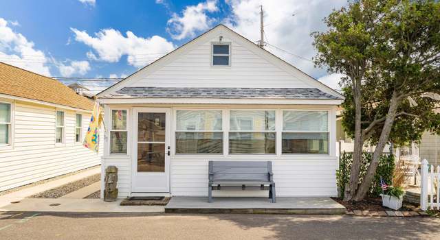 Photo of 37 11th Ln, South Seaside Park, NJ 08752