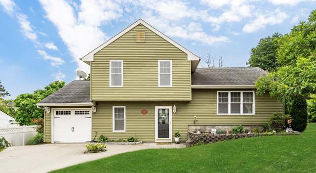 Property at 39 Georgetown Blvd, Barnegat, NJ 08005, 4 beds, 1.5 baths