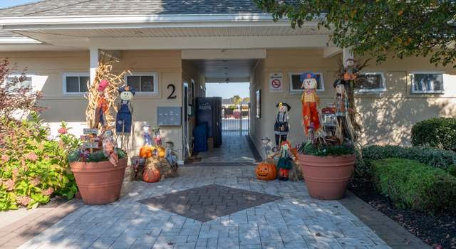 Photo of 404 St Andrews Pl, Manalapan, NJ 07726