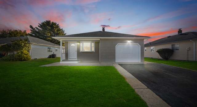 Photo of 17 Montreal Ct, Toms River, NJ 08757