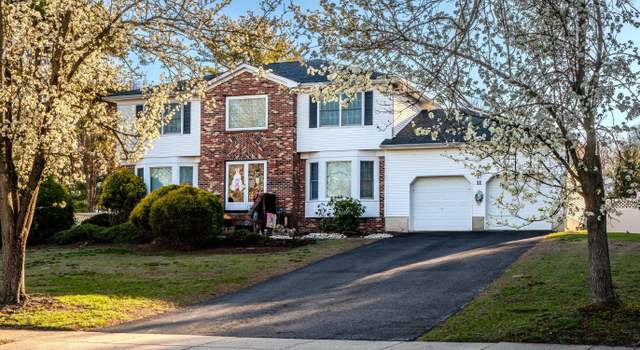 Photo of 11 Walnut Ln, Manalapan, NJ 07726