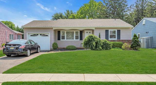 Photo of 8 Basset Dr, Toms River, NJ 08757