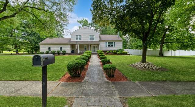Photo of 1 Devon Dr, Manalapan, NJ 07726