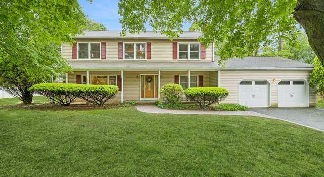 Photo of 325 Oak Hill Rd, Red Bank, NJ 07701