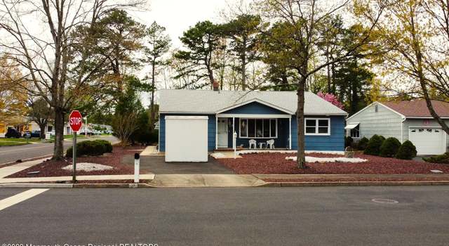 Photo of 18 Dupont Ct, Toms River, NJ 08757