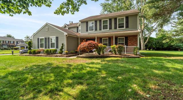 Photo of 14 Lincolnshire Dr, Manalapan, NJ 07726